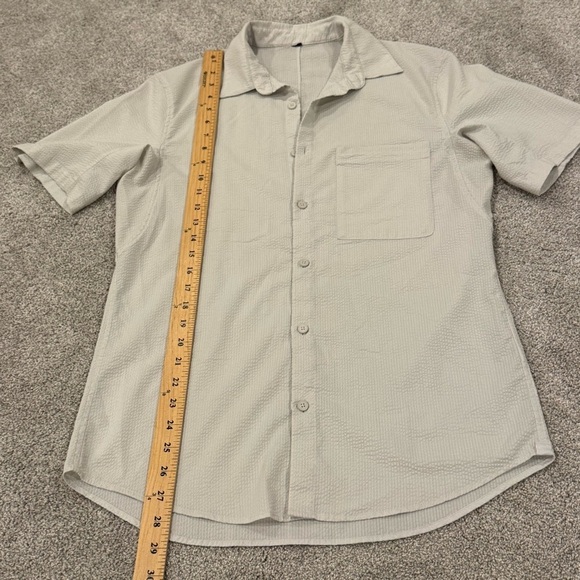 Lululemon Street Life short sleeve button down shirt size small beige/cream - Picture 5 of 6